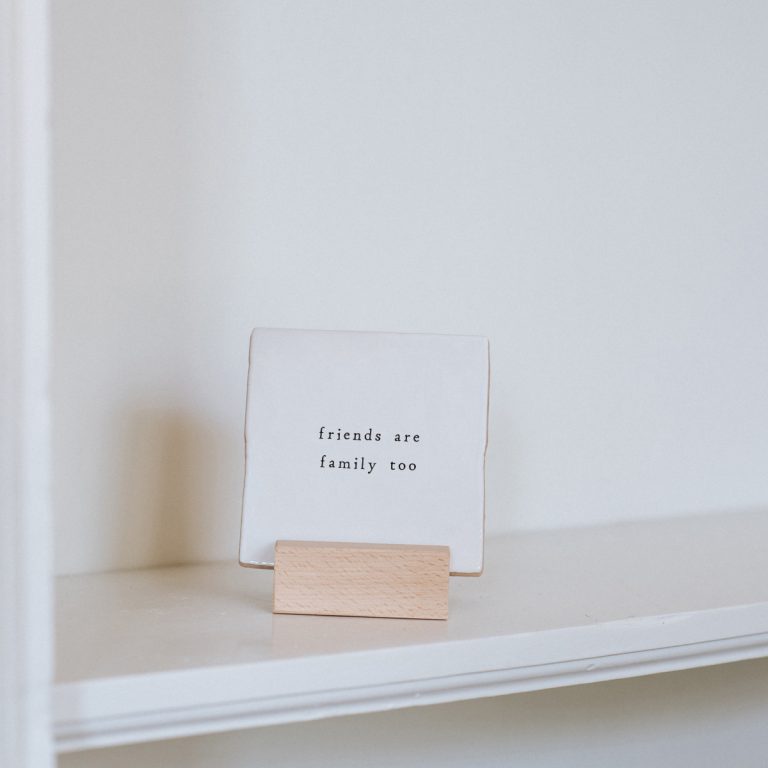 Tegeltje Klein - friends are family too