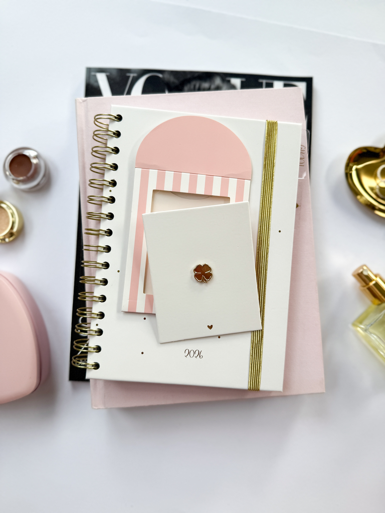 Pin in geschenkverpakking | Klavertje vier