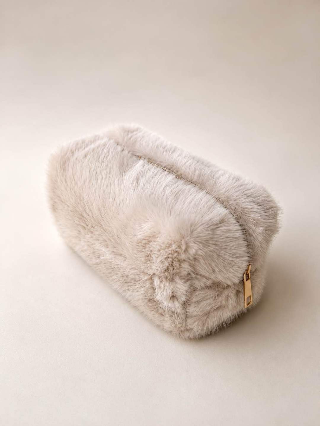 Fluffy Beauty Bag - beige