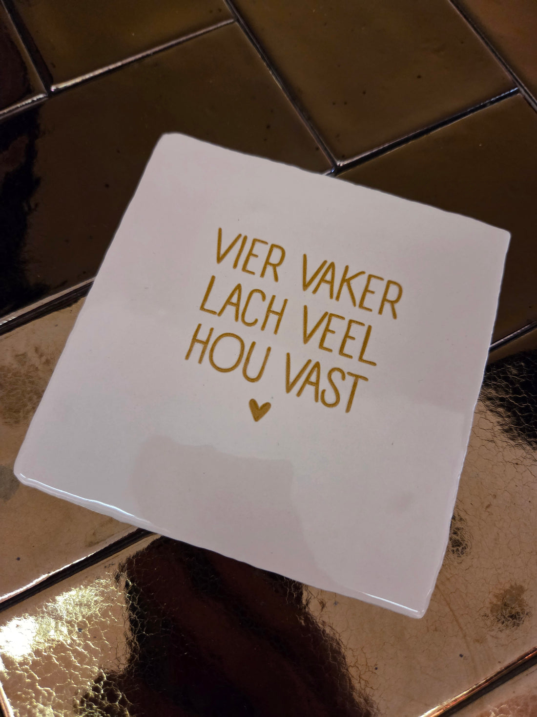 Tegel Vier Vaker Lach Veel - creme/goud