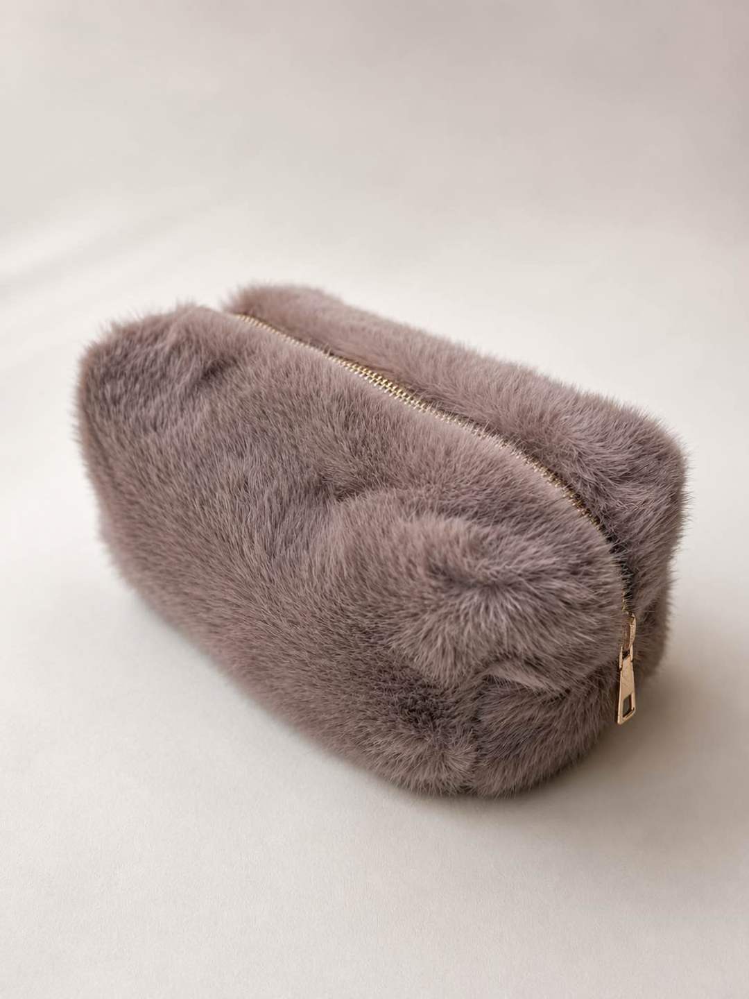 Fluffy Beauty Bag - taupe