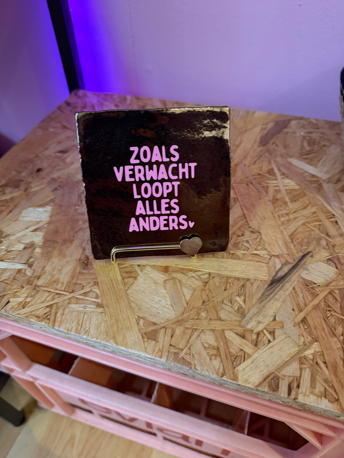 Tegeltje Zoals Verwacht.... - goud
